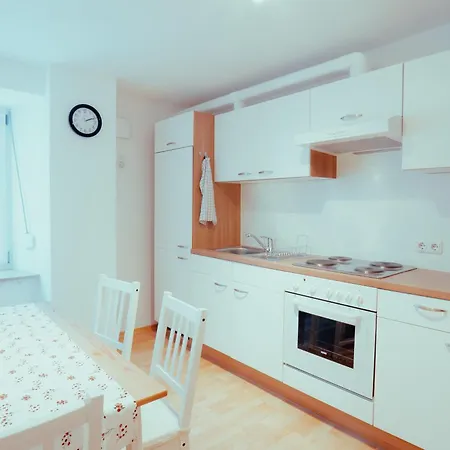 Апартаменты Zentrumsnahe Wohnung Mit 2 Separaten Schlafzimmern *