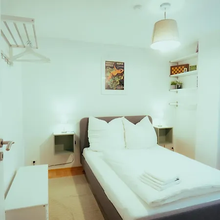 Zentrumsnahe Wohnung Mit 2 Separaten Schlafzimmern Апартаменты *