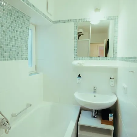 Zentrumsnahe Mit 2 Separaten Schlafzimmern