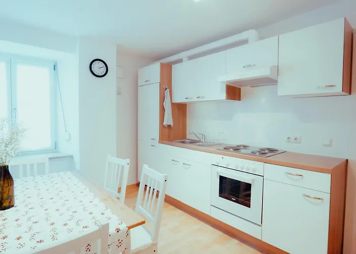 Lejlighed Zentrumsnahe Mit 2 Separaten Schlafzimmern *